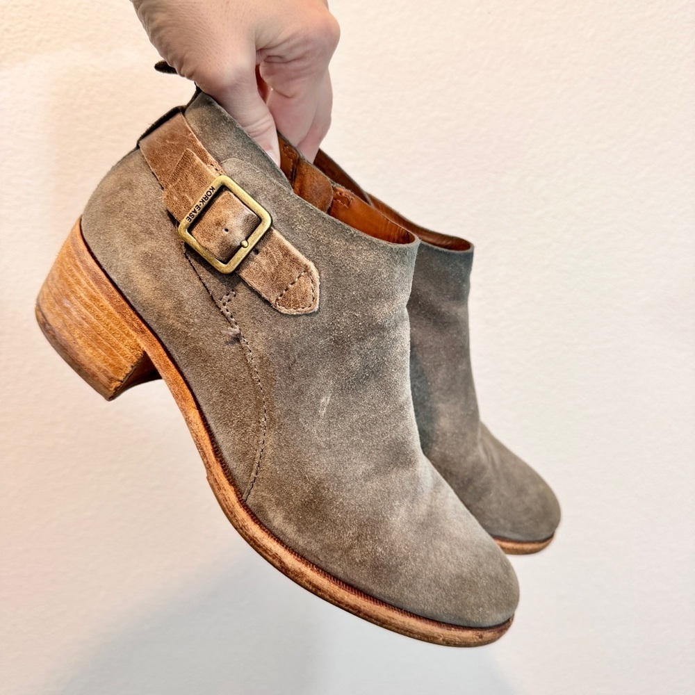 Kork-Ease Mesa Suede Ankle Booties Taupe Western Boho Stacked Heel 8M